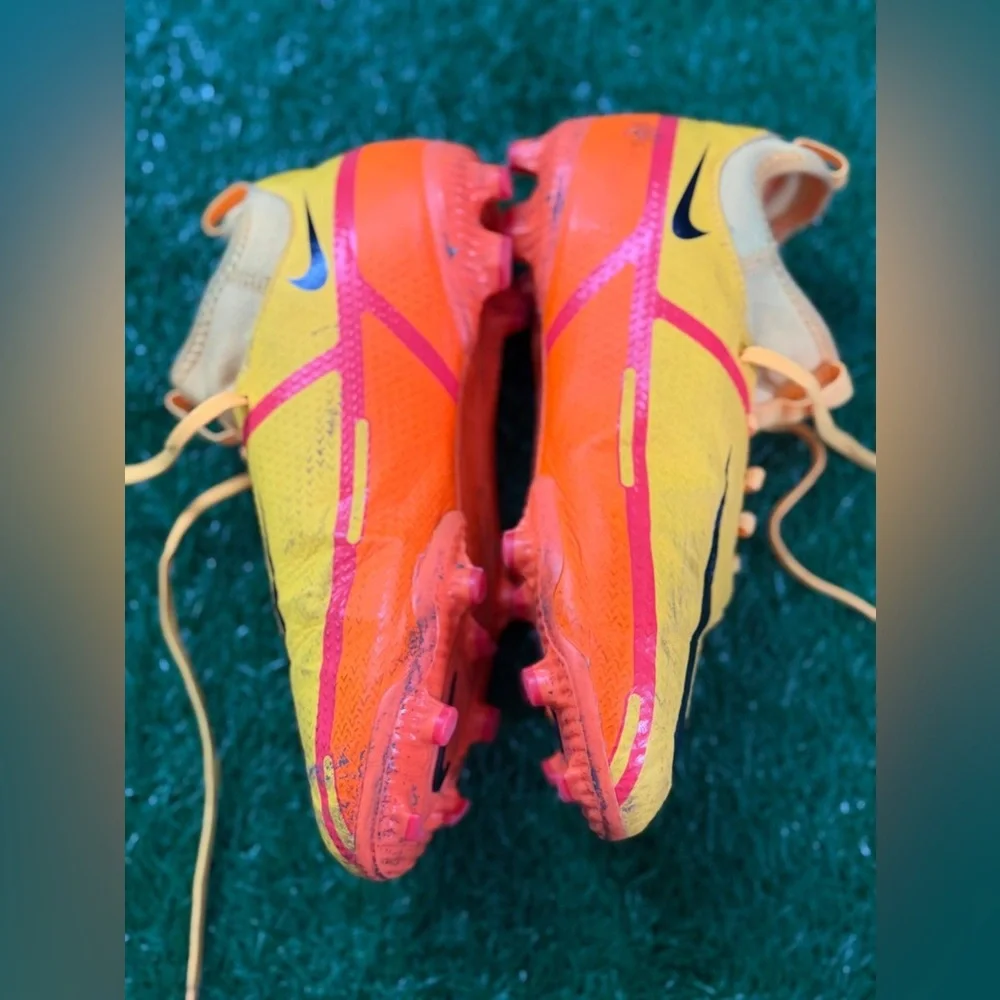 Nike Kids‎ Yellow Soccer Shoes Size 5Y